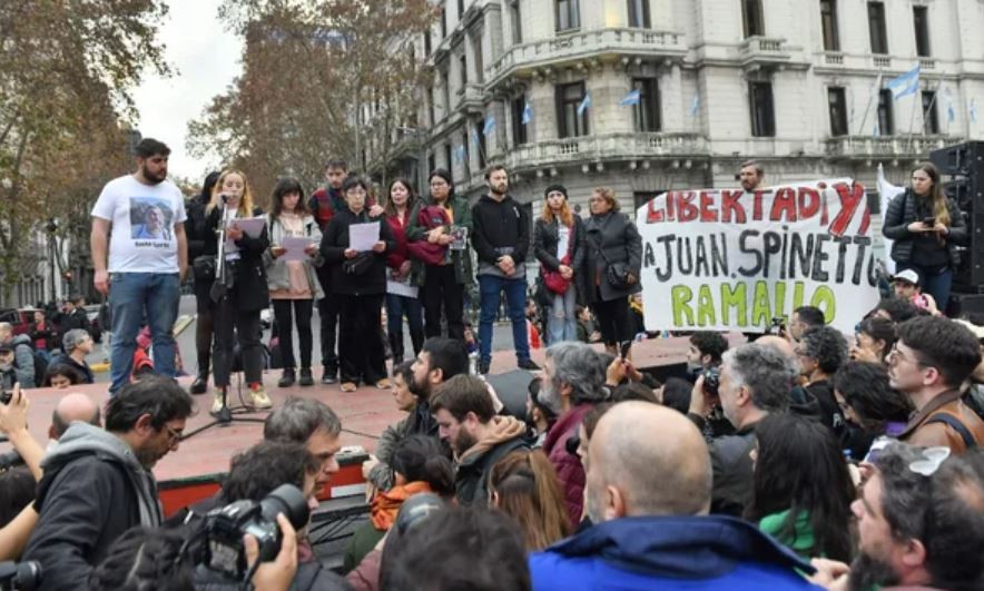 Movilización frente a Casa Rosada para pedir por la liberación de los detenidos en el Congreso | Información General