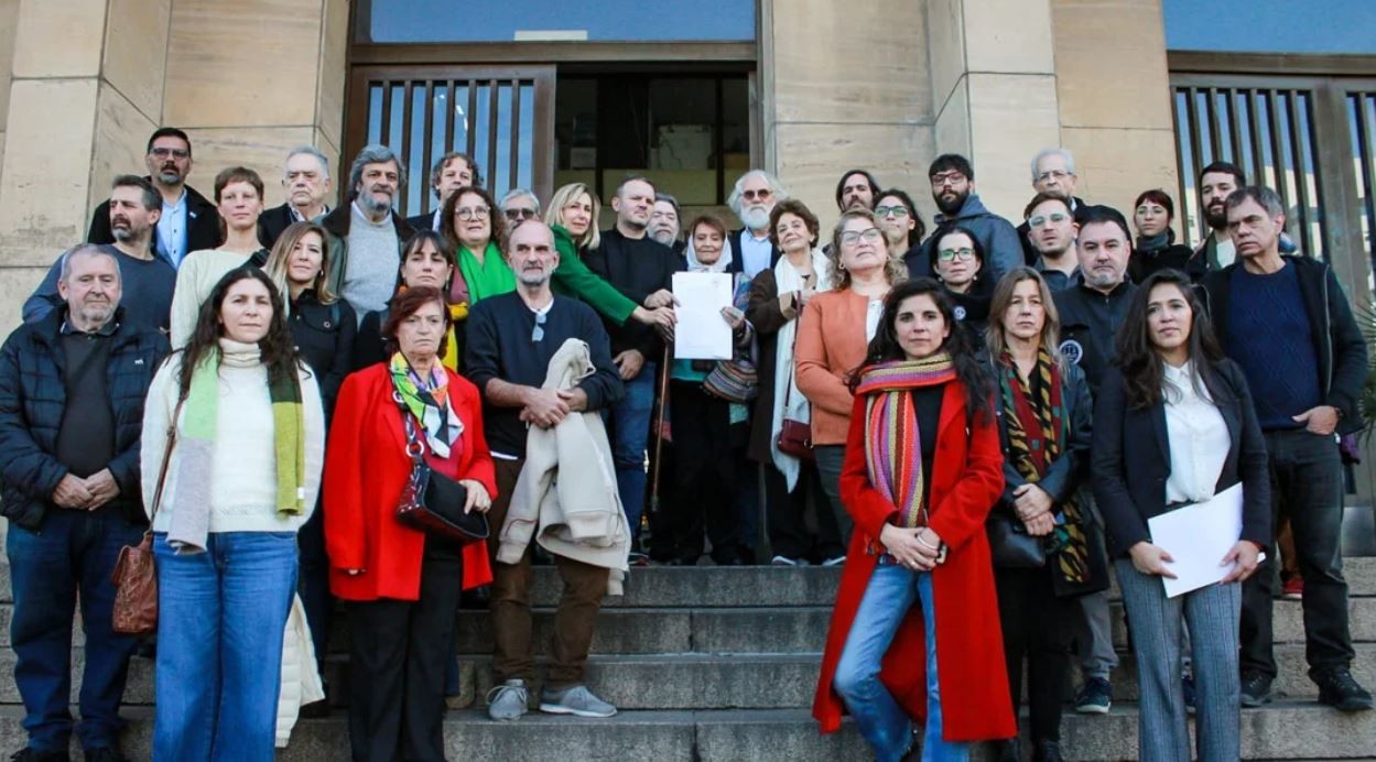 Referentes políticos y de DDHH entregaron en Comodoro Py un petitorio para que liberen a los detenidos por protestar | Política y Economía