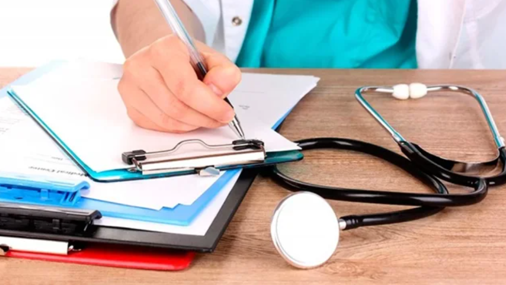 Habilitaron a las prepagas y obras sociales a fijar libremente los precios de los coseguros | Política y Economía