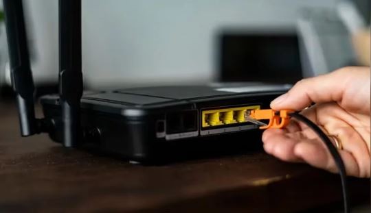 Por la crisis, el 70% de los hogares argentinos redujeron sus servicios de internet y TV | Política y Economía