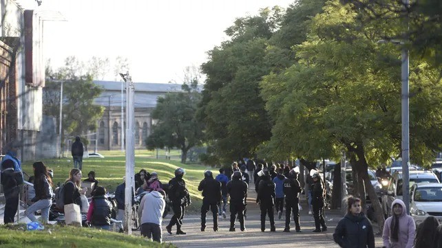 "Juntada pilchera": con un fuerte operativo evitaron el ingreso al shopping | Rosario y la región