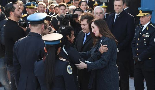 Milei participó en el homenaje a los policías caídos junto a Villarruel y Bullrich | Economía y negocios