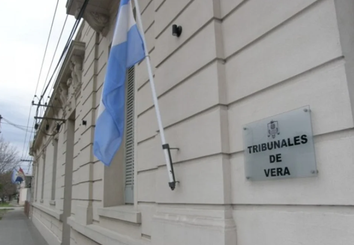 Condenaron a una policía por abusar de un adolescente por un problema con su padre | Información General