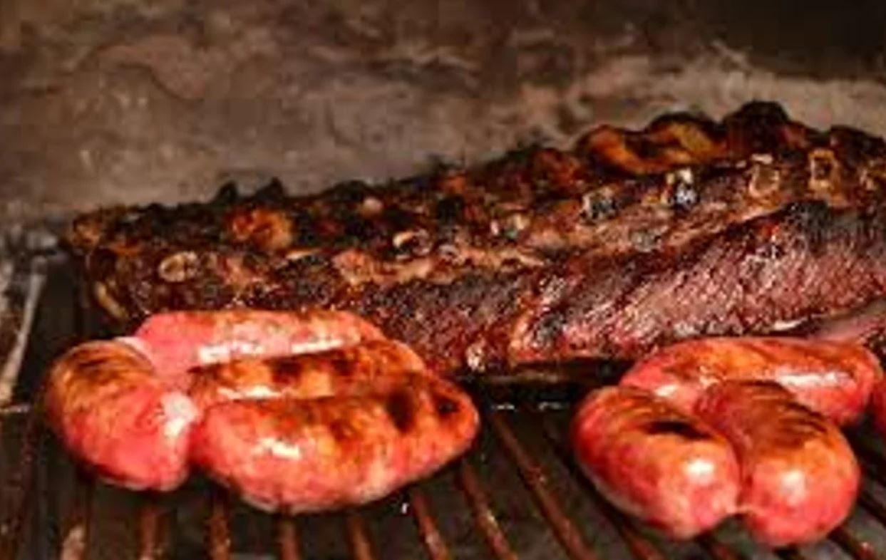 ¿Adiós a un clásico argentino?: el asado pasó a ser un lujo y el consumo de carne cayó a un nivel récord | Información General