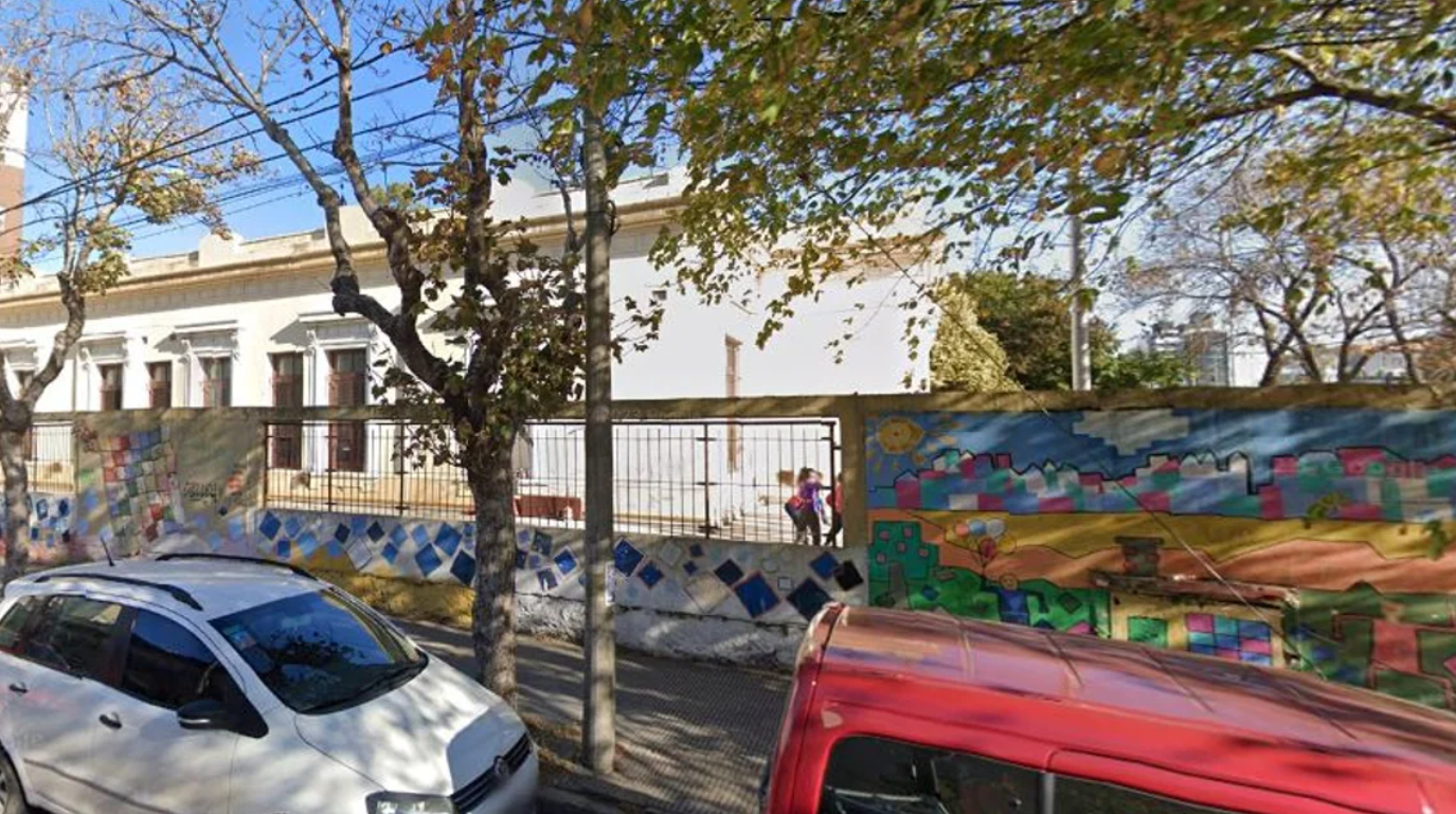 Adolescente le cortó la cara a un compañero de colegio para robarle las zapatillas | Información General