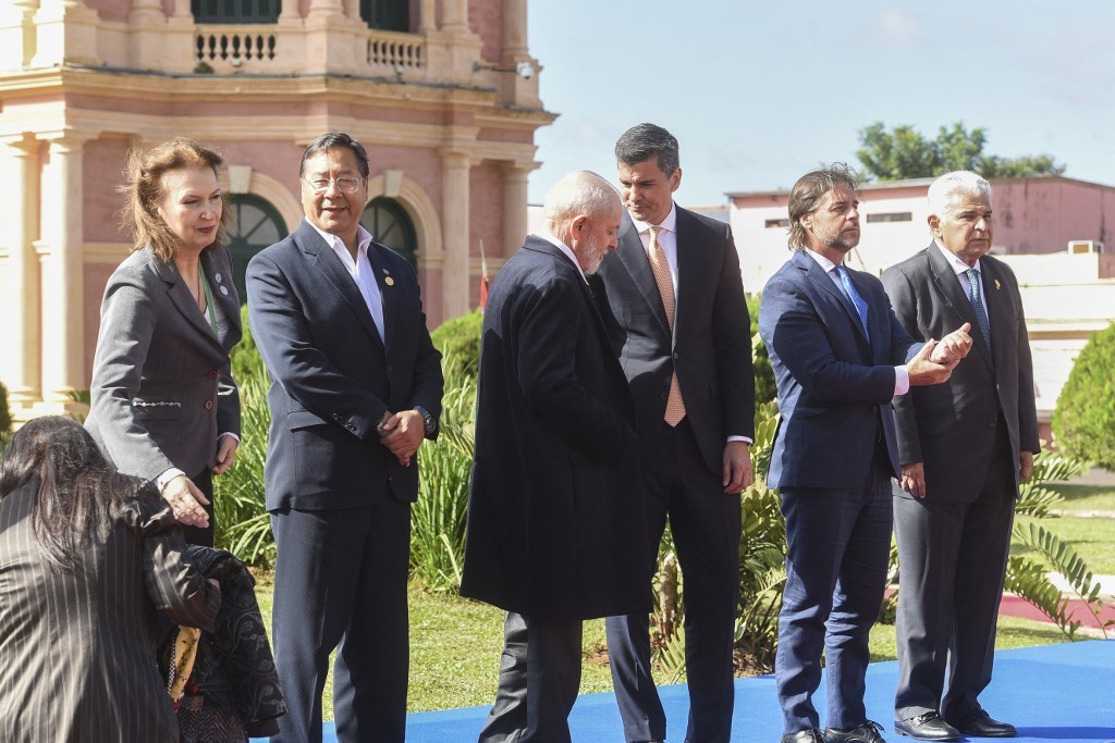 Fuerte reclamo de Lacalle Pou a Milei en la cumbre del Mercosur: "Acá deberíamos estar todos los presidentes" | Política