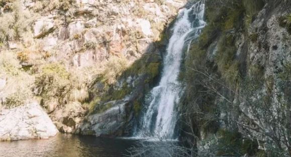 Tragedia en El Maitén: una docente murió tras caer desde un barranco de 50 metros | Información General