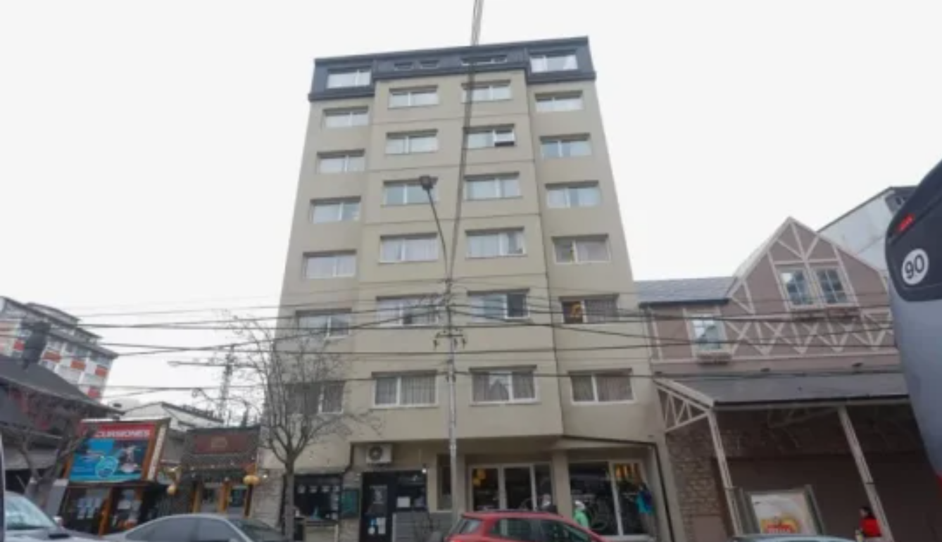 Nuevos datos en la causa del egresado que murió al caer de un sexto piso de un hotel en Bariloche | Información General