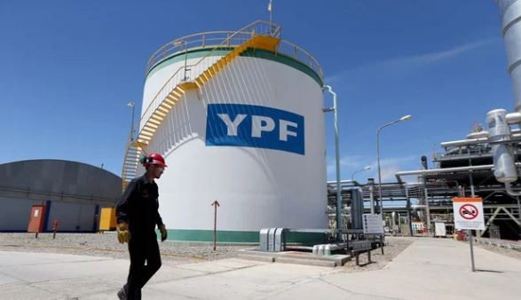 El Gobierno y Kicillof tensan su relación por una millonaria inversión e YPF definirá si la recibirá Buenos Aires o Río Negro | Política y Economía