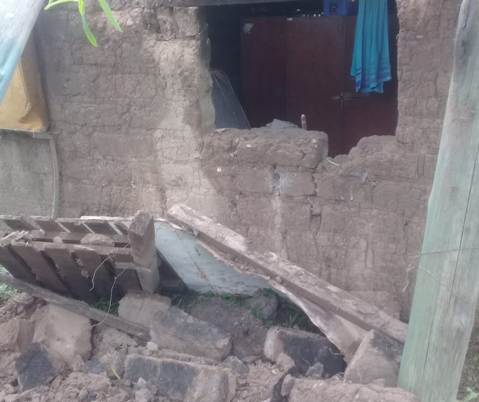 Se derrumbó el rancho de un anciano ciego que vive solo en los cerros salteños | Información General