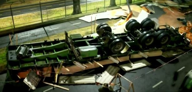 Volcó un camión frente al Parque Sarmiento | Información General