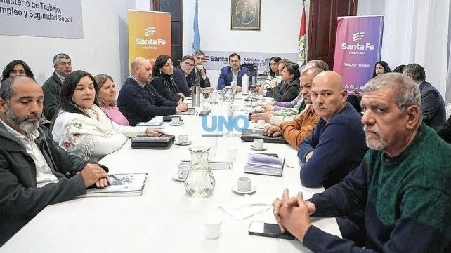 El gobierno provincial y los gremios retoman negociaciones por las paritarias esta semana | Rosario y la región