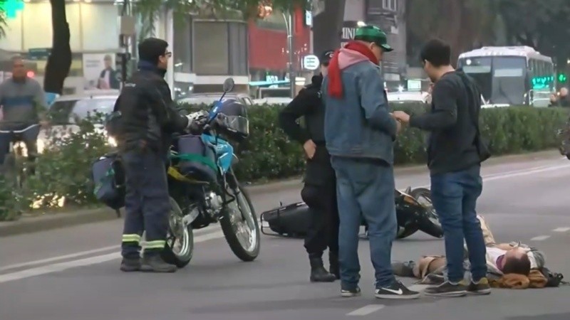 Un motociclista derrapó en plena avenida Pellegrini | Rosario y la región