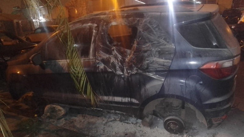 Quemaron un auto que en la puerta de la Comisaría 32 | Rosario y la región