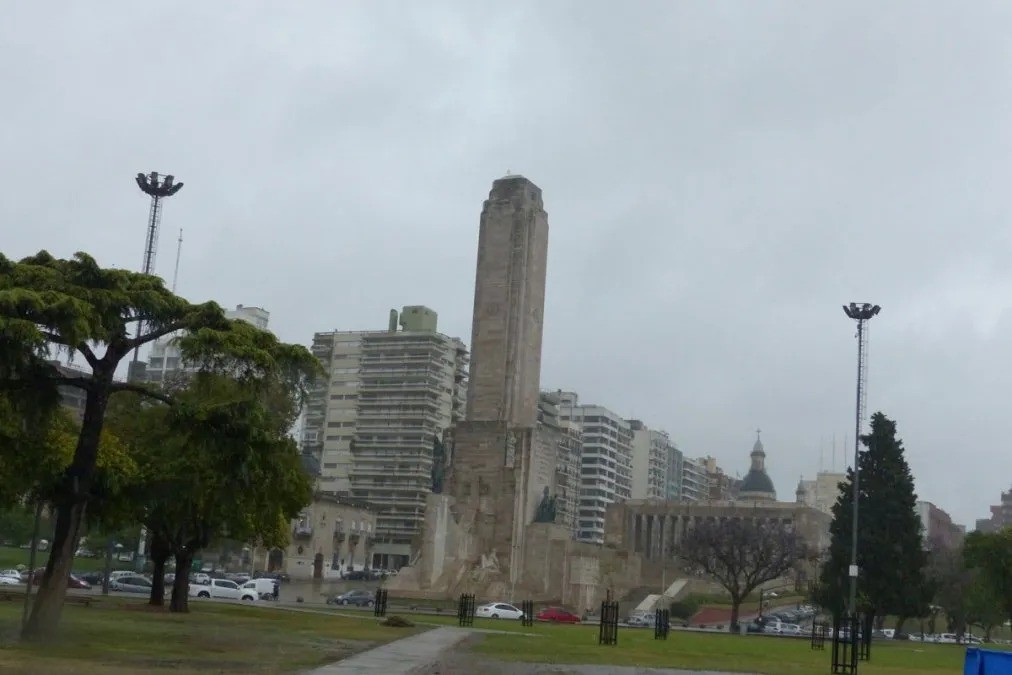 Miércoles de neblina y lluvias aisladas | Rosario y la región