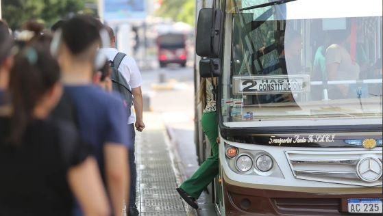 La Cámara de Comercio pide declarar "esencial" al transporte, la educación y los bancos | Economía y negocios