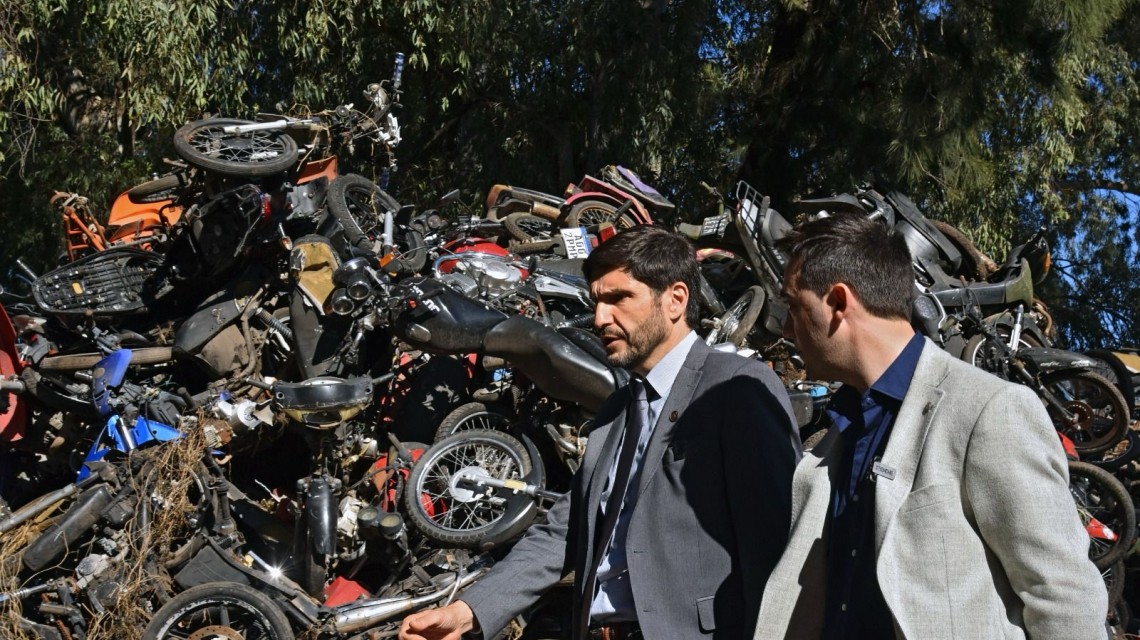 Pullaro sobre el retiro de autos incautados: “Estamos terminando con la desidia que hizo que se acumularan” | Rosario y la región