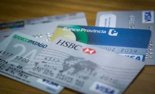 El 93% de los argentinos tiene deudas y el 54% son con tarjeta de crédito | Economía y negocios