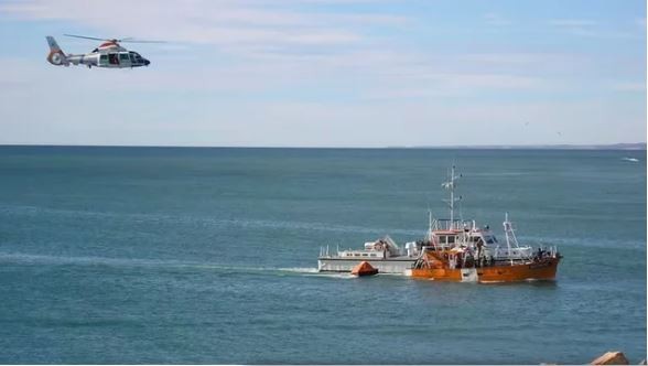 Santa Cruz: un hombre murió aplastado por una tapa de 500 kilos en un buque pesquero | Información General
