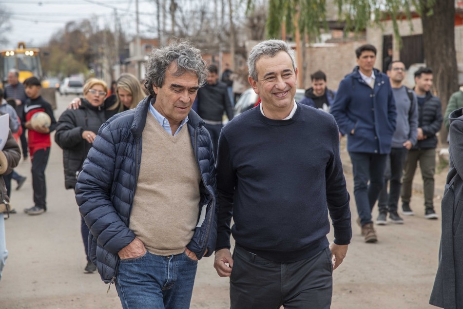 El intendente y el exalcalde de Medellín recorrieron las obras de urbanización de barrio Banana | Rosario y la región