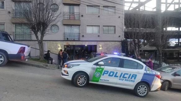 Bariloche: imputaron a un joven de 18 años por matar de más de 40 puñaladas a un hombre | Información General