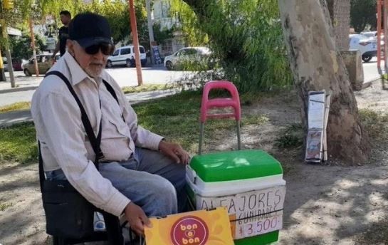 Vendía golosinas en una plaza, murió y descubrieron que estaba prófugo por un caso de violación | Información General
