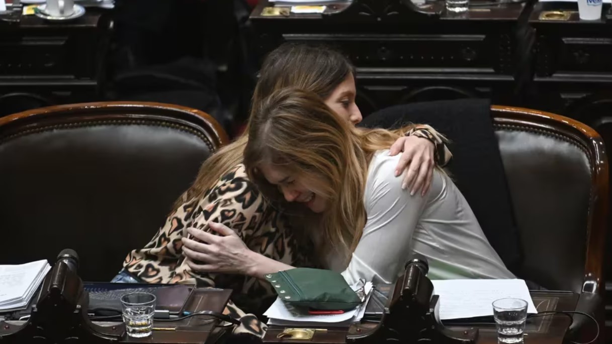 Entre lágrimas, la diputada Lemoine contó en plena sesión que en 2006 fue víctima de violación | Política y Economía
