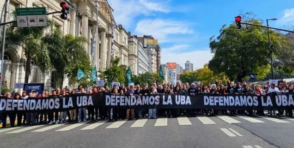 Docentes y nodocentes de la UBA participaron de una nueva jornada de protesta y visibilización de la problemática salarial | Información General