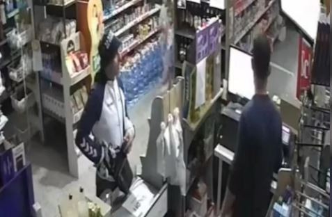 Un plomero le robó la tarjeta a una jubilada para comprarse ropa del club Gimnasia: está detenido | Información General