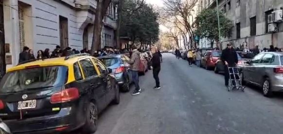 Evacuaron el colegio Mariano Acosta por un escape de gas | Información General