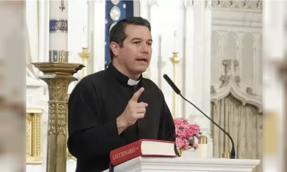 Expulsaron al sacerdote que organizó la reunión de legisladores con represores en Ezeiza | Información General