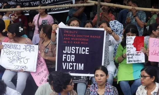 Protestas en India por la violación a una mujer médica | Internacionales