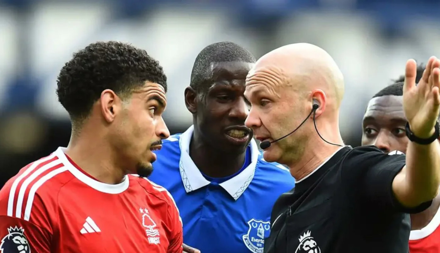 Para evitar polémicas y "ventajas", la Premier League le exigirá a sus árbitros informar de qué club son hinchas | Deportes