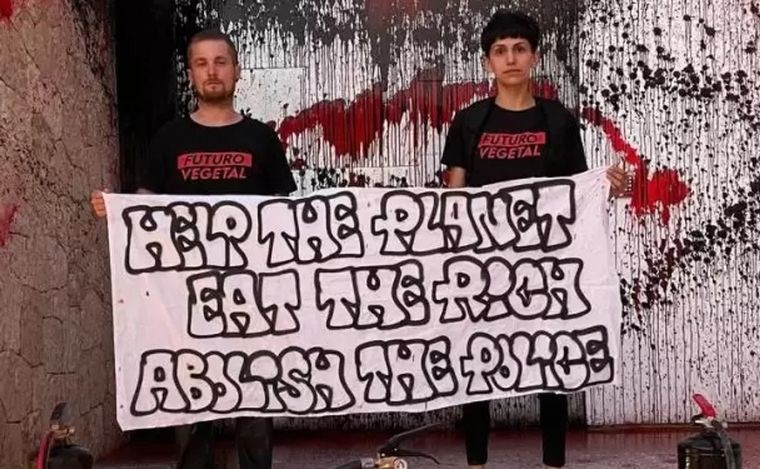 Messi le reclamó 50.000 euros al grupo ecologista que vandalizó su casa en Ibiza | Información General