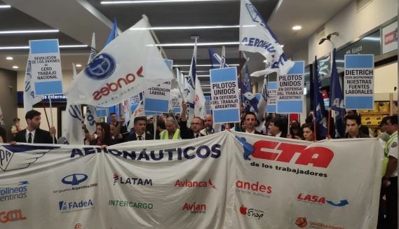 Aeronáuticos realizan asambleas en Aeroparque y habrá demoras en los vuelos | Información General