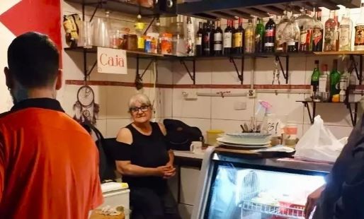 Quieren desalojar a una vendedora de empanadas con discapacidad del Mercado de San Telmo tras 43 años: "Quieren un cambio de perfil" | Información General