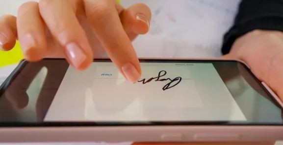 Amplían la firma digital: se podrán formalizar contratos y trámites en forma remota | Información General