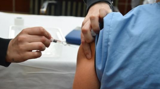 Alertan por la caída de la confianza en las vacunas | Información General