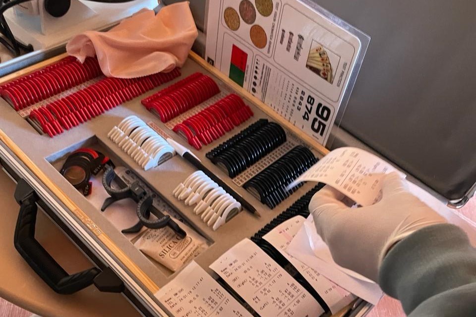 Arrestan a oftalmólogos truchos que comercializaban lentes de manera ilegal | Rosario y la región