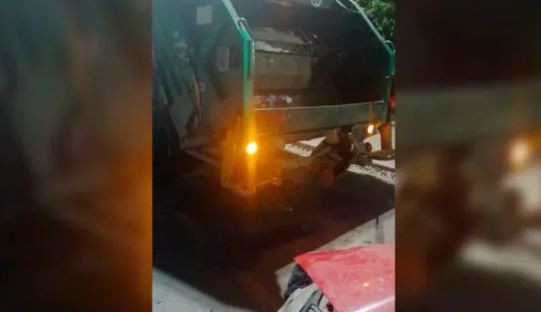 Chocó a un camión de residuos y tuvieron que amputarle una pierna al recolector | Información General