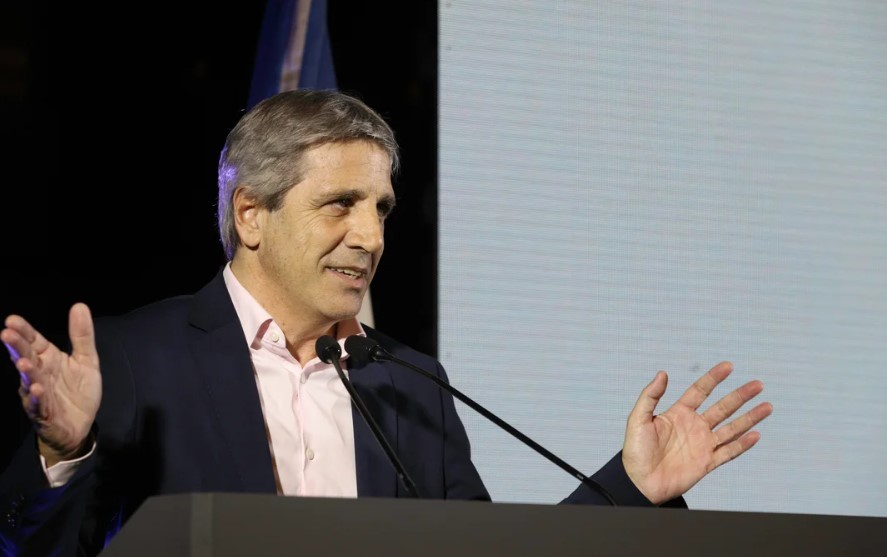 Caputo apuntó contra los municipios por la suba de tasas: "La baja de la inflación es innegociable" | Política y Economía