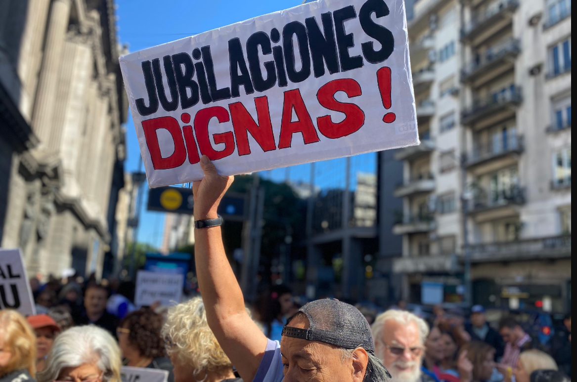 El Gobierno insiste en que las jubilaciones mejoraron "en términos reales" | Política y Economía