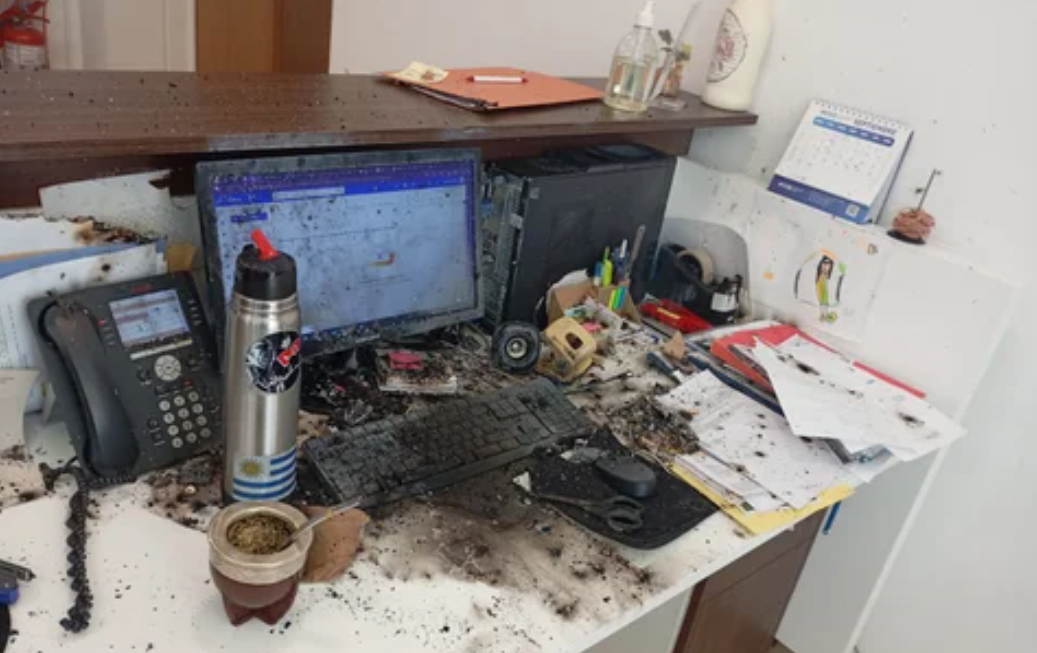 Así quedó la oficina donde explotó el paquete sospechoso enviado a Pino en La Rural | Información General