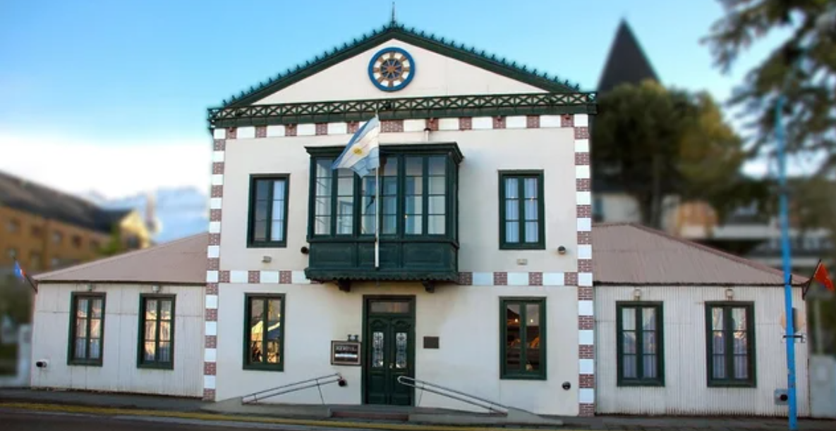 Tierra del Fuego: la legislatura, que sesiona 3 veces al año, cuenta con 15 legisladores y sus 455 asesores | Política y Economía