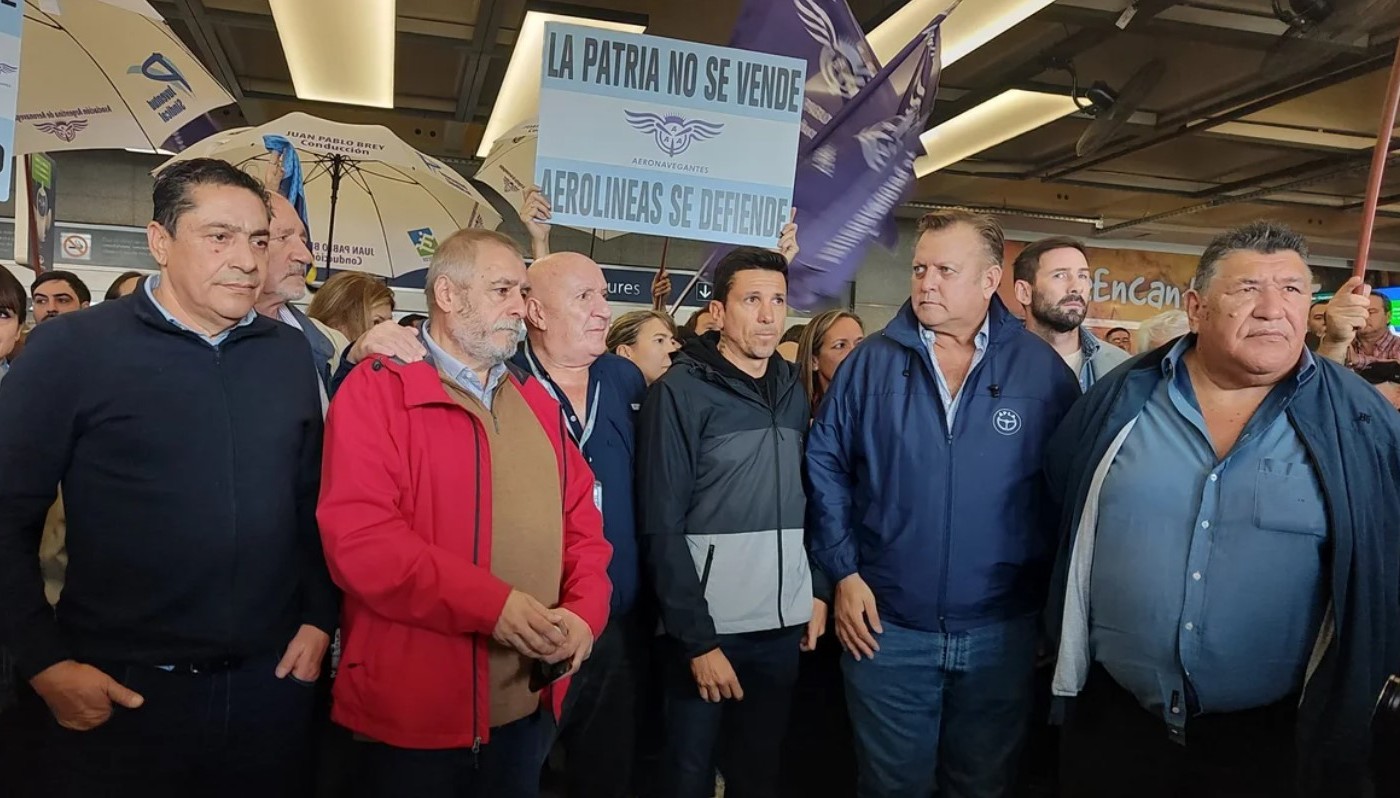 Los gremios aeronáuticos paran el viernes por 24 horas | Información General