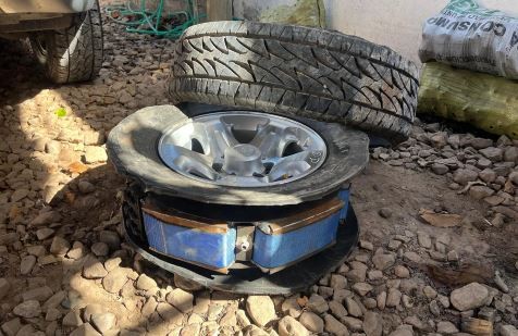 Detuvieron a tres personas tras descubrir que en los neumáticos de dos camionetas había 110 kilos de cocaína | Información General