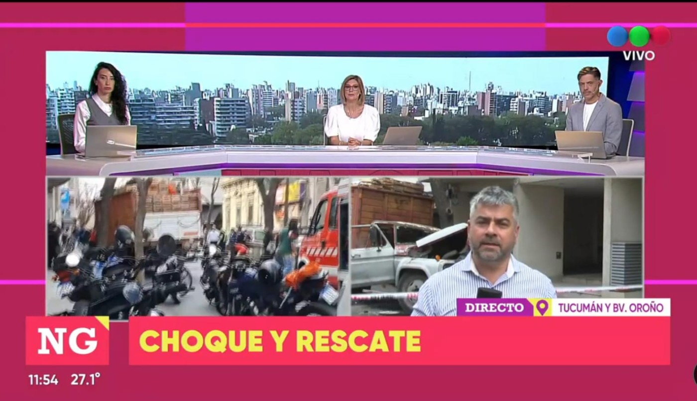 Un camión que trasladaba verduras impactó contra un árbol y los bomberos tuvieron que rescatar al conductor | Rosario y la región