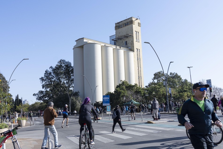 Empresas de la ciudad donarán un nuevo mural para los silos del macro | Rosario y la región