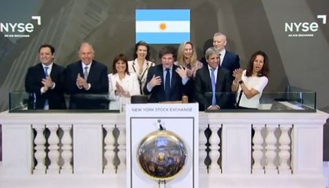 Milei tocó la campana en Wall Street: “No estoy dispuesto a sacrificar el déficit fiscal” | Política y Economía