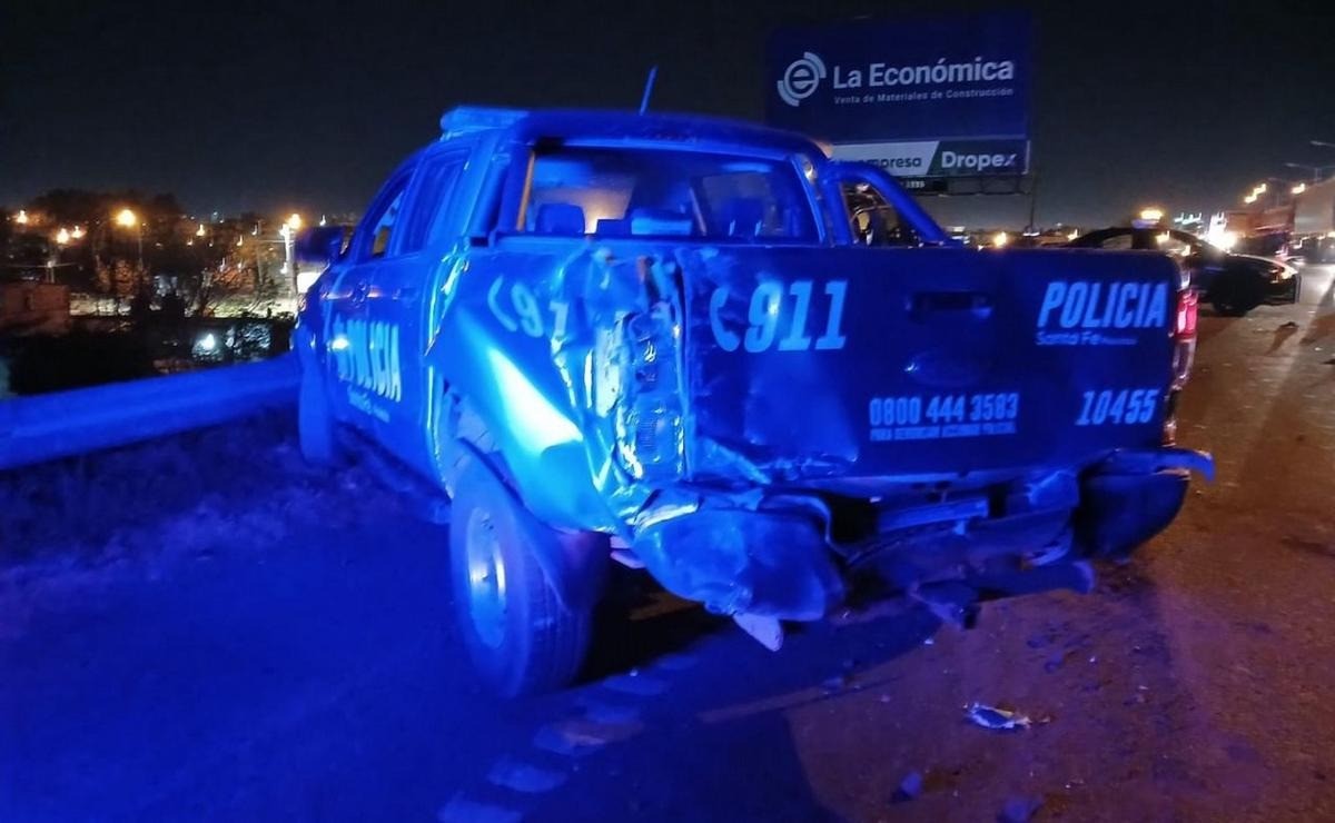 Una policía fue derivada al Heca después de chocar en Circunvalación | Rosario y la región